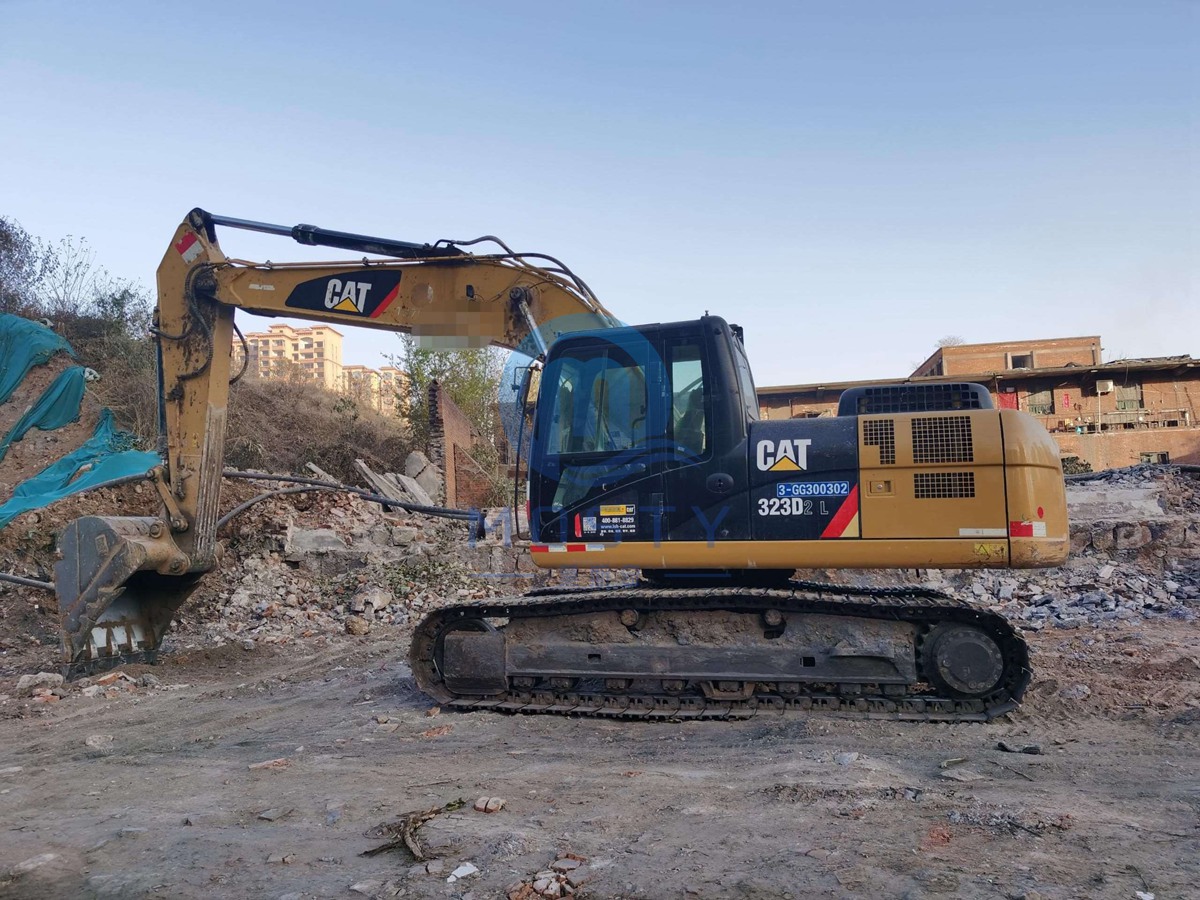 CAT 323D2L Used Exca