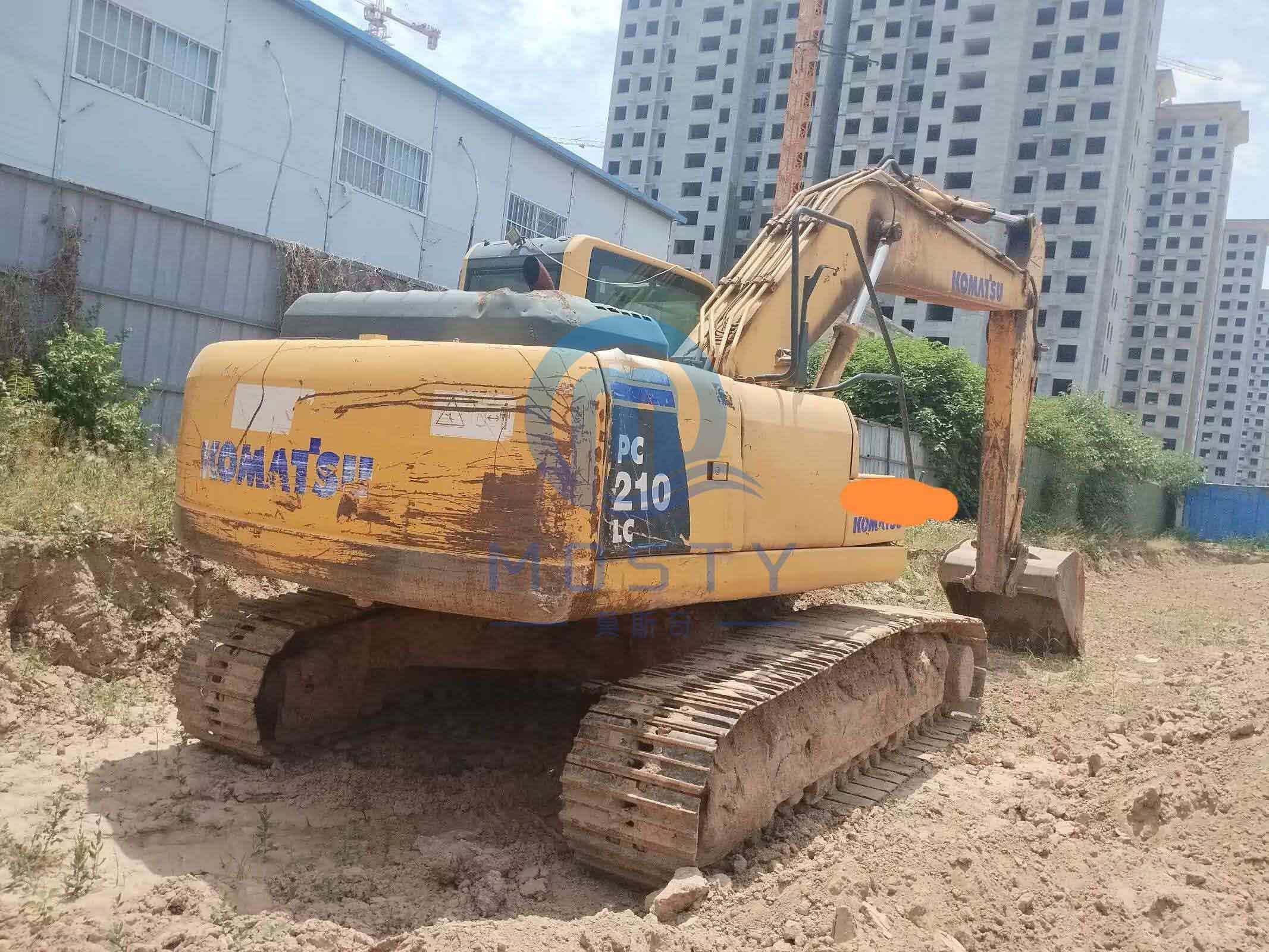 Komatsu PC210LC Used